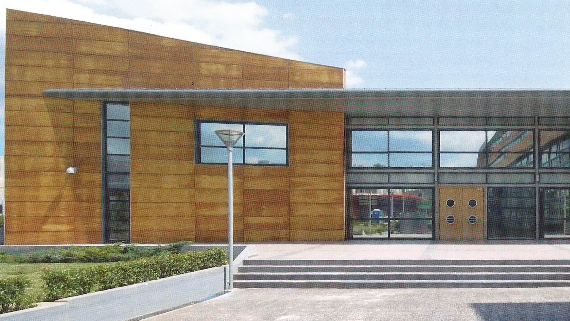 bank-Headquarters-&-back-Offices_fi